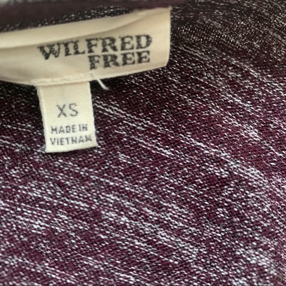 ๐ ARITZIA DEEP V CROP TOP - Picture 4 of 6